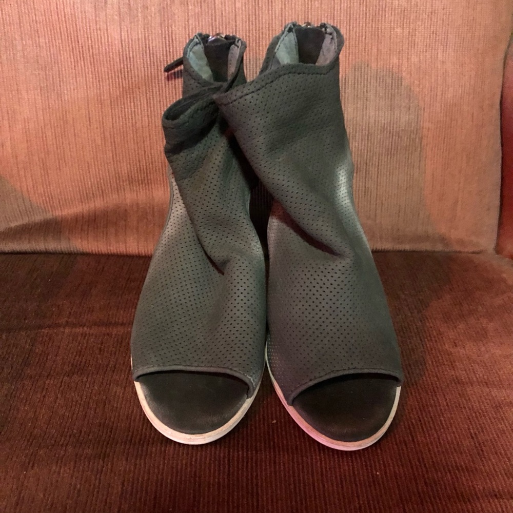 Dolce Vita Dark Grey distressed open toe and sides booties. Size Seven. NWOT
